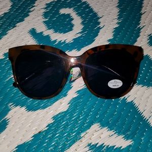 Tilly's sunglasses NWT